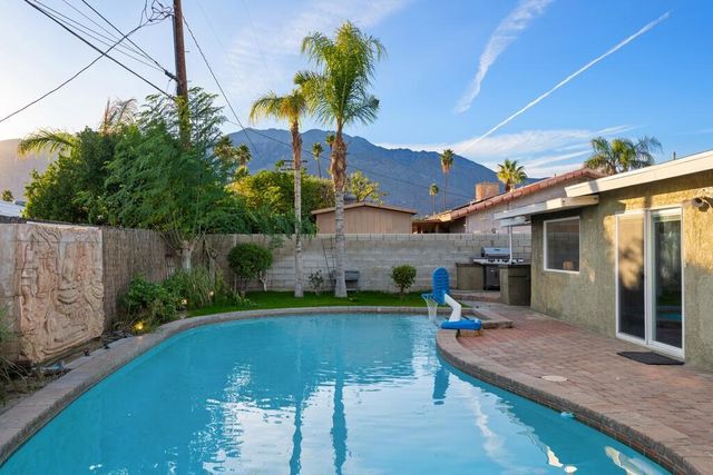3735 E Camino San Simeon, Palm Springs, CA 92264