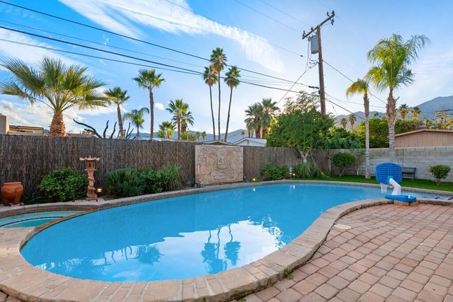 3735 E Camino San Simeon, Palm Springs, CA 92264