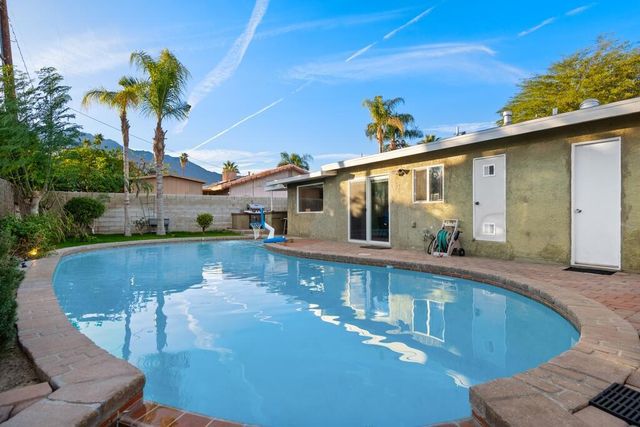 3735 E Camino San Simeon, Palm Springs, CA 92264