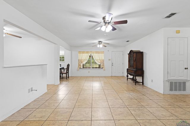4898 W CR 4132, Henderson, TX 75652