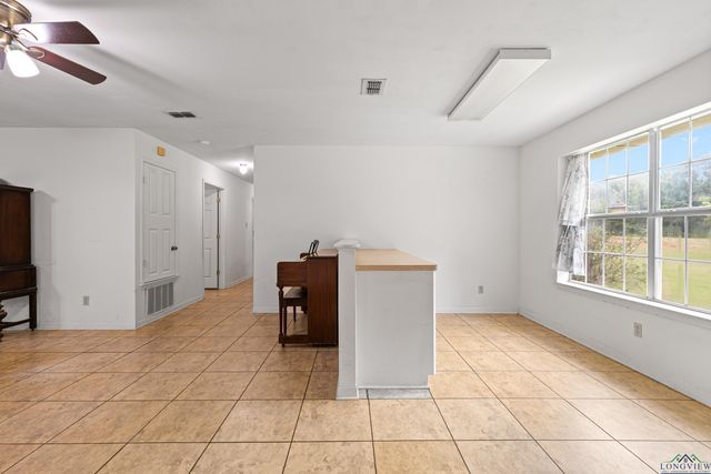 4898 W CR 4132, Henderson, TX 75652