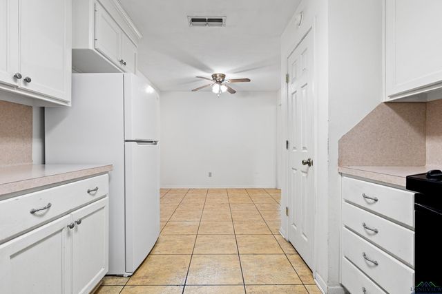 4898 W CR 4132, Henderson, TX 75652