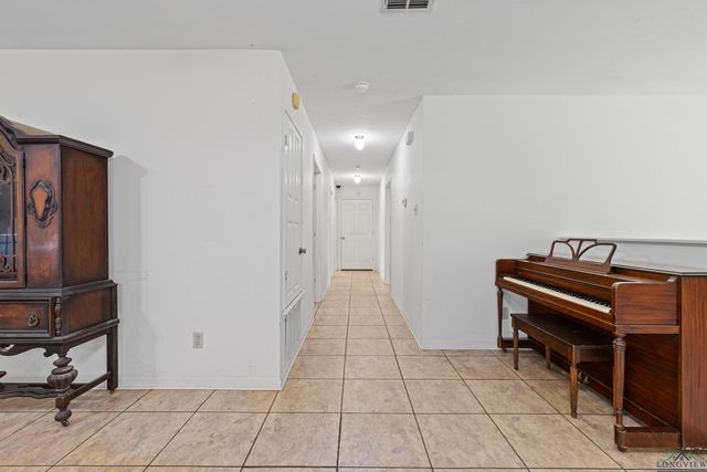 4898 W CR 4132, Henderson, TX 75652