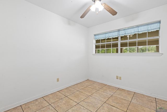 4898 W CR 4132, Henderson, TX 75652