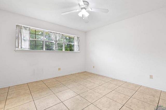 4898 W CR 4132, Henderson, TX 75652