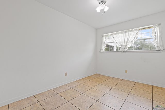 4898 W CR 4132, Henderson, TX 75652