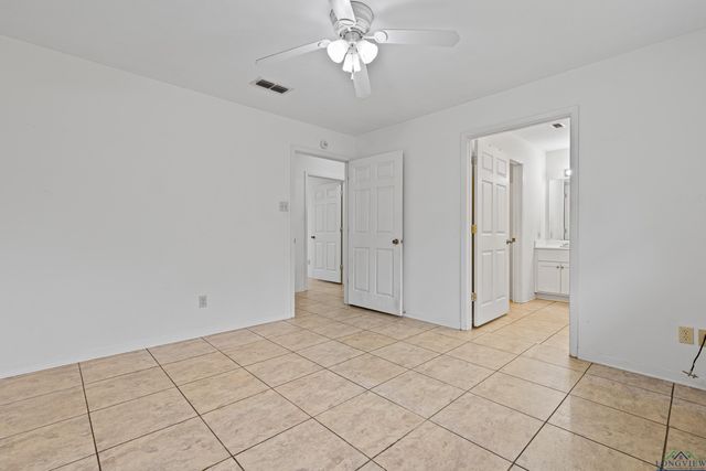 4898 W CR 4132, Henderson, TX 75652