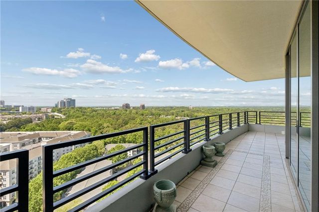 700 Park Regency Place NE 2104, Atlanta, GA 30326