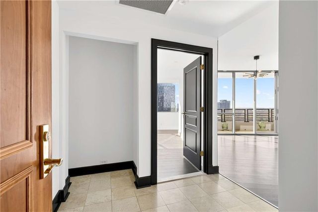 700 Park Regency Place NE 2104, Atlanta, GA 30326