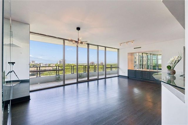 700 Park Regency Place NE 2104, Atlanta, GA 30326