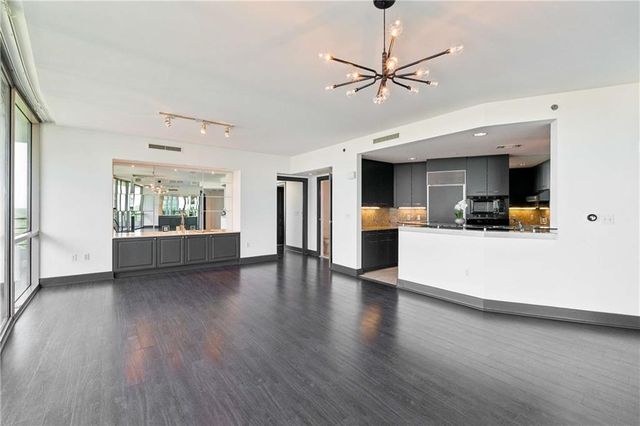 700 Park Regency Place NE 2104, Atlanta, GA 30326