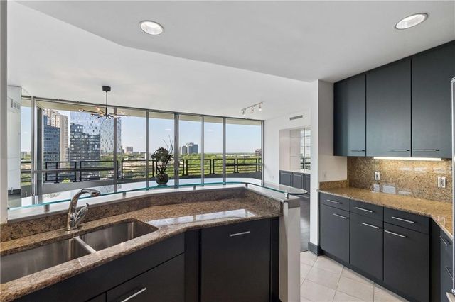 700 Park Regency Place NE 2104, Atlanta, GA 30326