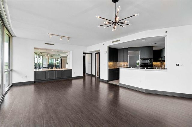 700 Park Regency Place NE 2104, Atlanta, GA 30326