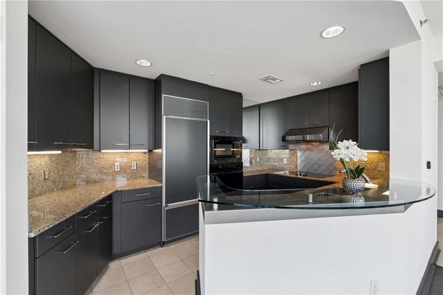 700 Park Regency Place NE 2104, Atlanta, GA 30326