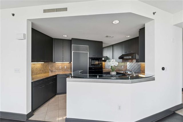 700 Park Regency Place NE 2104, Atlanta, GA 30326
