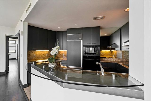 700 Park Regency Place NE 2104, Atlanta, GA 30326