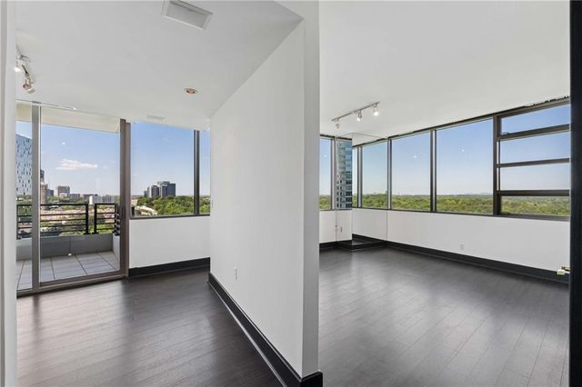 700 Park Regency Place NE 2104, Atlanta, GA 30326