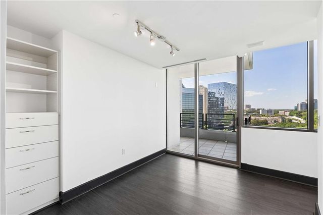 700 Park Regency Place NE 2104, Atlanta, GA 30326