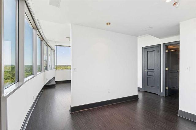700 Park Regency Place NE 2104, Atlanta, GA 30326