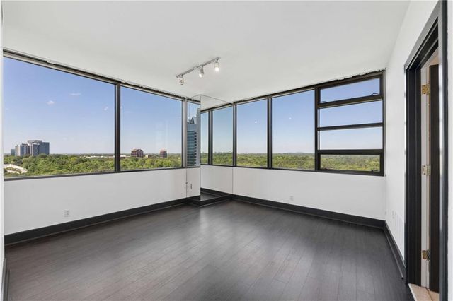 700 Park Regency Place NE 2104, Atlanta, GA 30326
