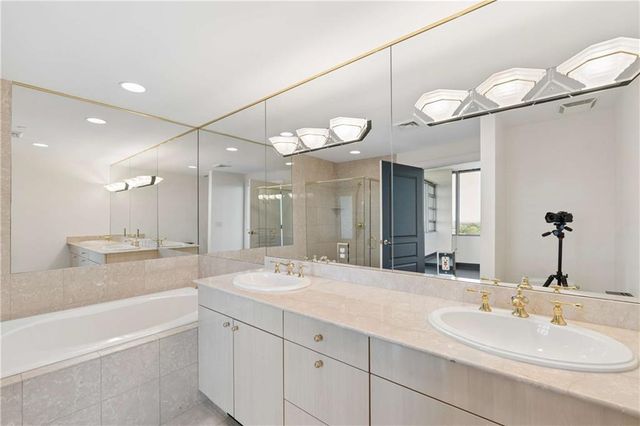700 Park Regency Place NE 2104, Atlanta, GA 30326