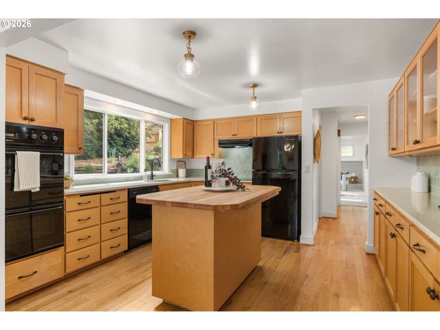 1995 GREINER St, Eugene, OR 97405