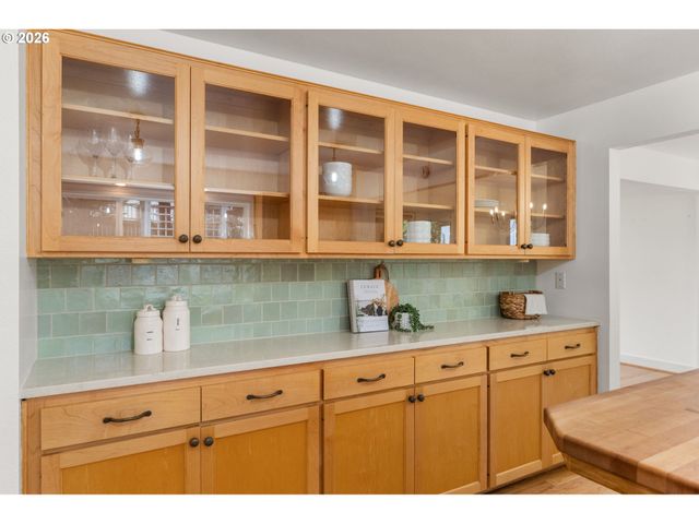 1995 GREINER St, Eugene, OR 97405