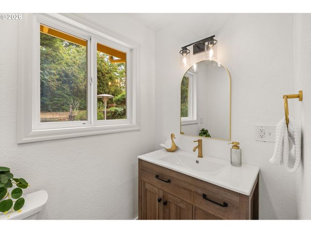 1995 GREINER St, Eugene, OR 97405