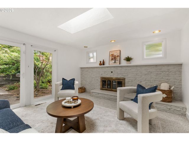 1995 GREINER St, Eugene, OR 97405
