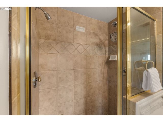 1995 GREINER St, Eugene, OR 97405