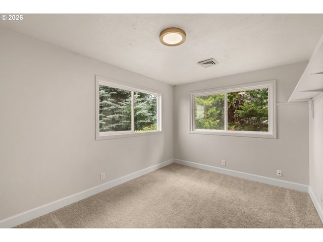 1995 GREINER St, Eugene, OR 97405