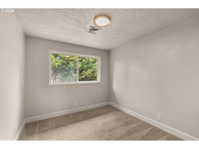 1995 GREINER St, Eugene, OR 97405