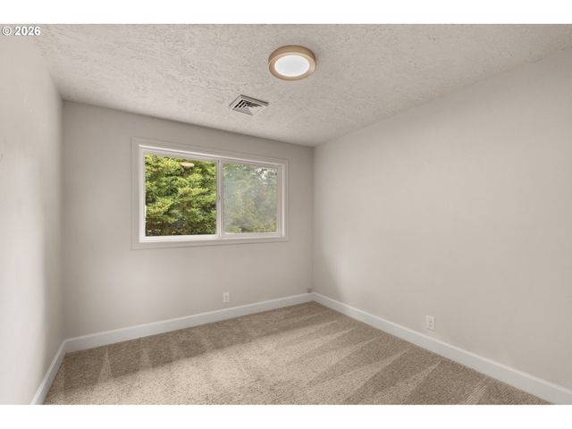 1995 GREINER St, Eugene, OR 97405