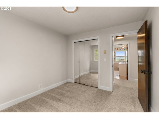 1995 GREINER St, Eugene, OR 97405
