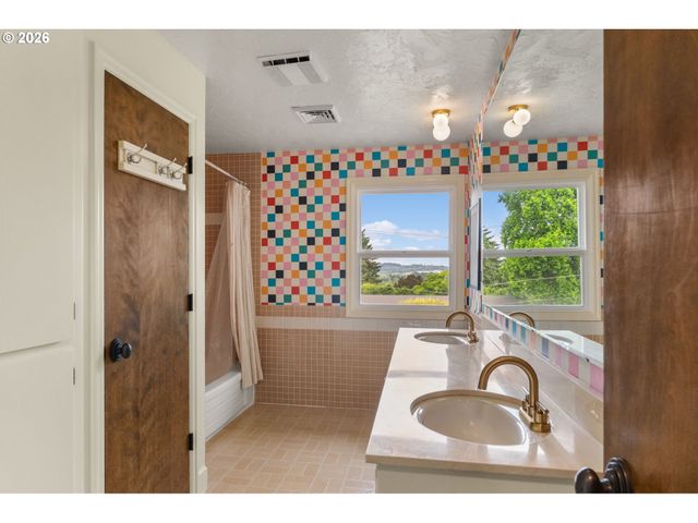 1995 GREINER St, Eugene, OR 97405