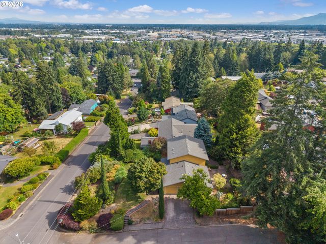 1995 GREINER St, Eugene, OR 97405