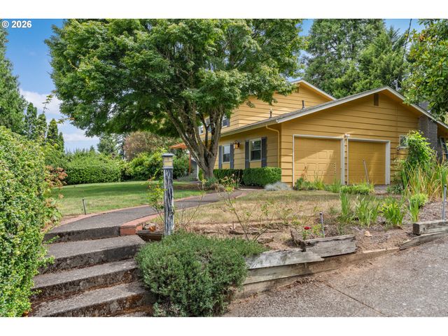 1995 GREINER St, Eugene, OR 97405