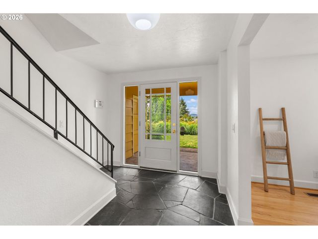 1995 GREINER St, Eugene, OR 97405