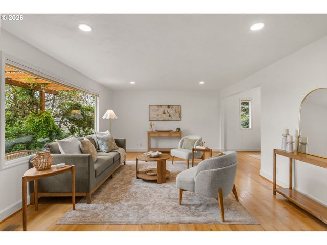 1995 GREINER St, Eugene, OR 97405