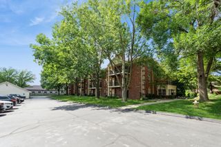 4910 Pleasant Street 8, West Des Moines, IA 50266