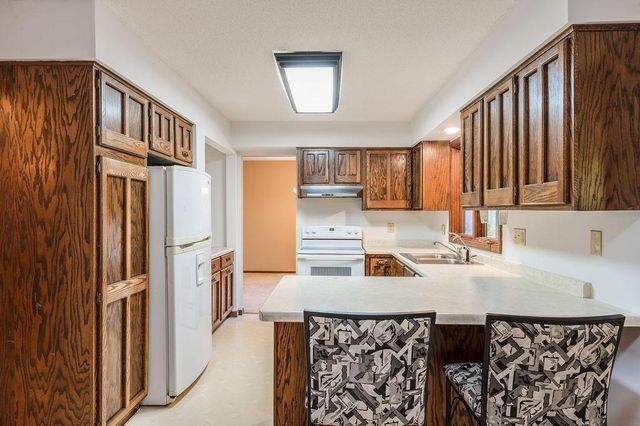 7585 Lanewood Lane N, Maple Grove, MN 55311