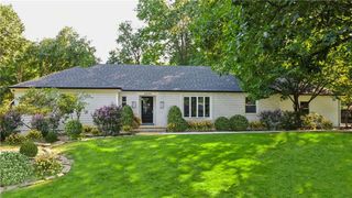 8224 Linden Drive, Prairie Village, KS 66208