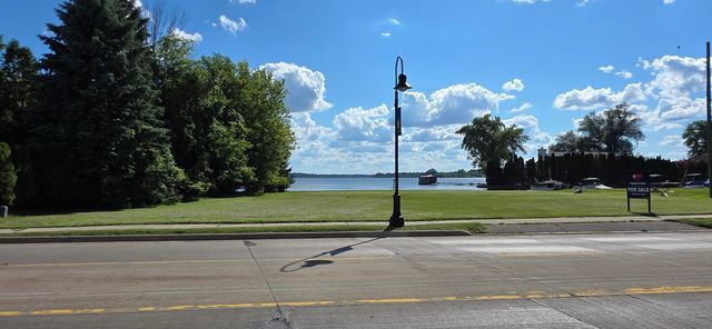 1545 Cass Lake Road 6, Keego Harbor, MI 48320