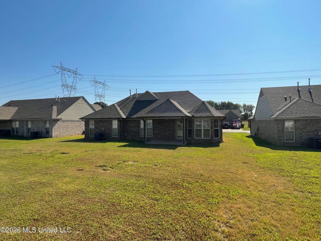 8831 Smith Ranch Drive, Southaven, MS 38671 — exterior