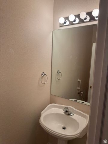 7237 S BRITTANY TOWN DR, West Jordan, UT 84084