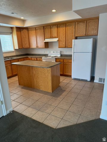 7237 S BRITTANY TOWN DR, West Jordan, UT 84084