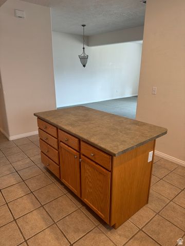 7237 S BRITTANY TOWN DR, West Jordan, UT 84084