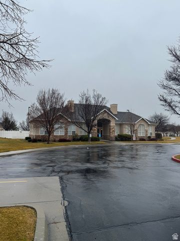 7237 S BRITTANY TOWN DR, West Jordan, UT 84084