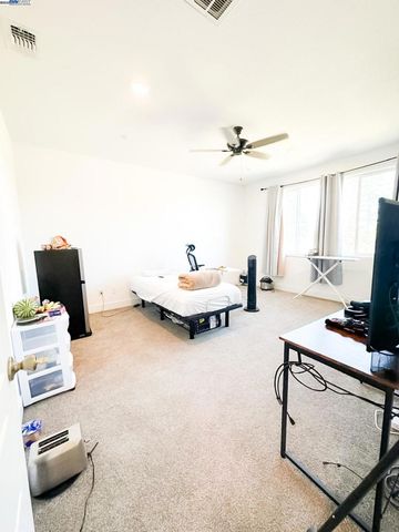 2409 Explorador Dr, Merced, CA 95340