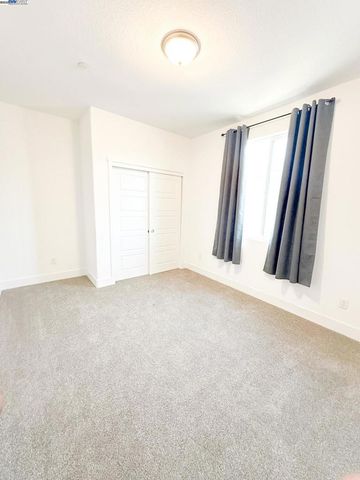 2409 Explorador Dr, Merced, CA 95340